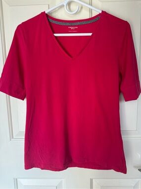 Jones New York V-Neck Short Sleeve Tee in Deep Pink - Size S